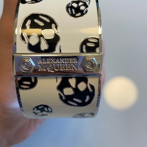 Alexander McQueen Enamel Bangle Bracelet - Picture 4 of 4